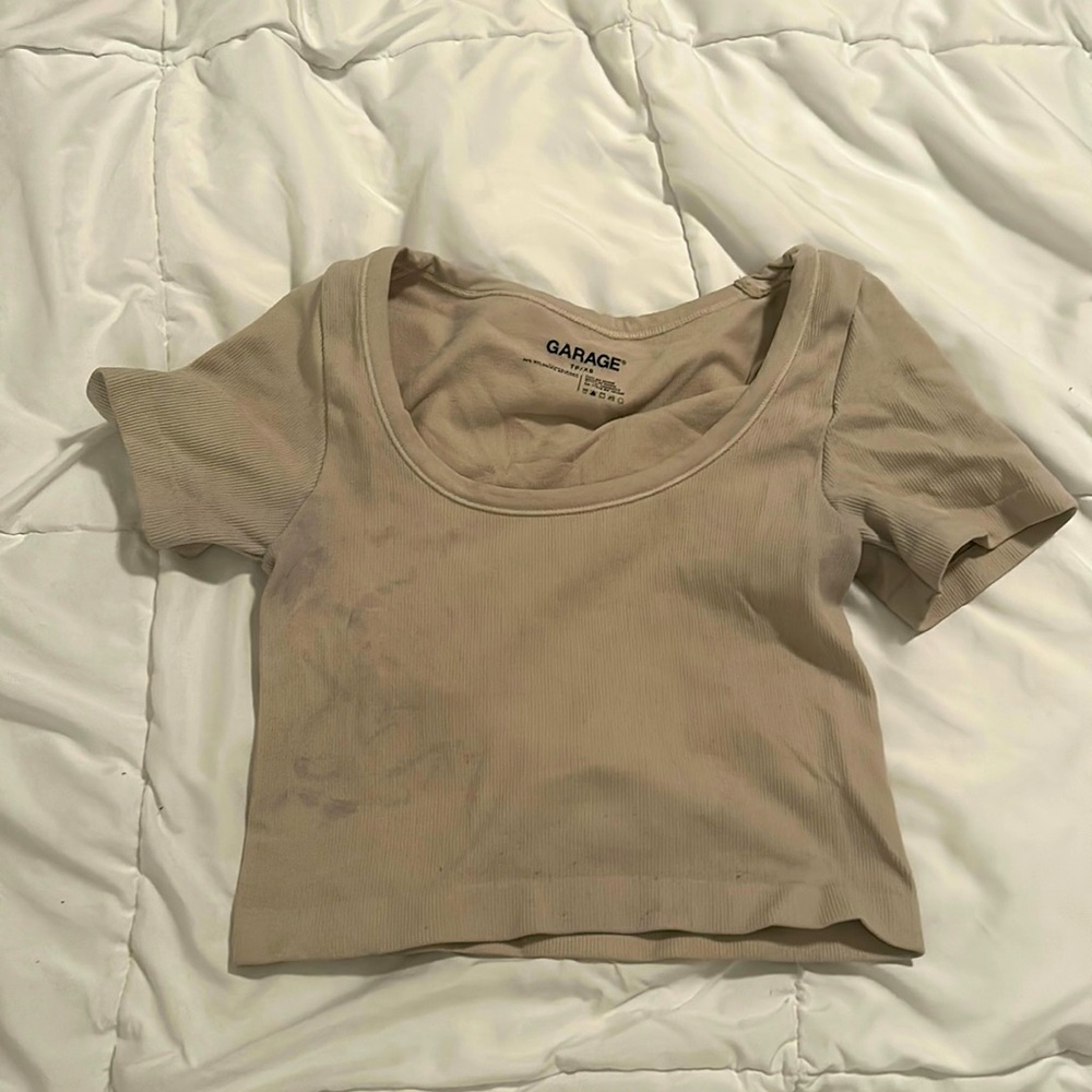 Garage baby tee in beige